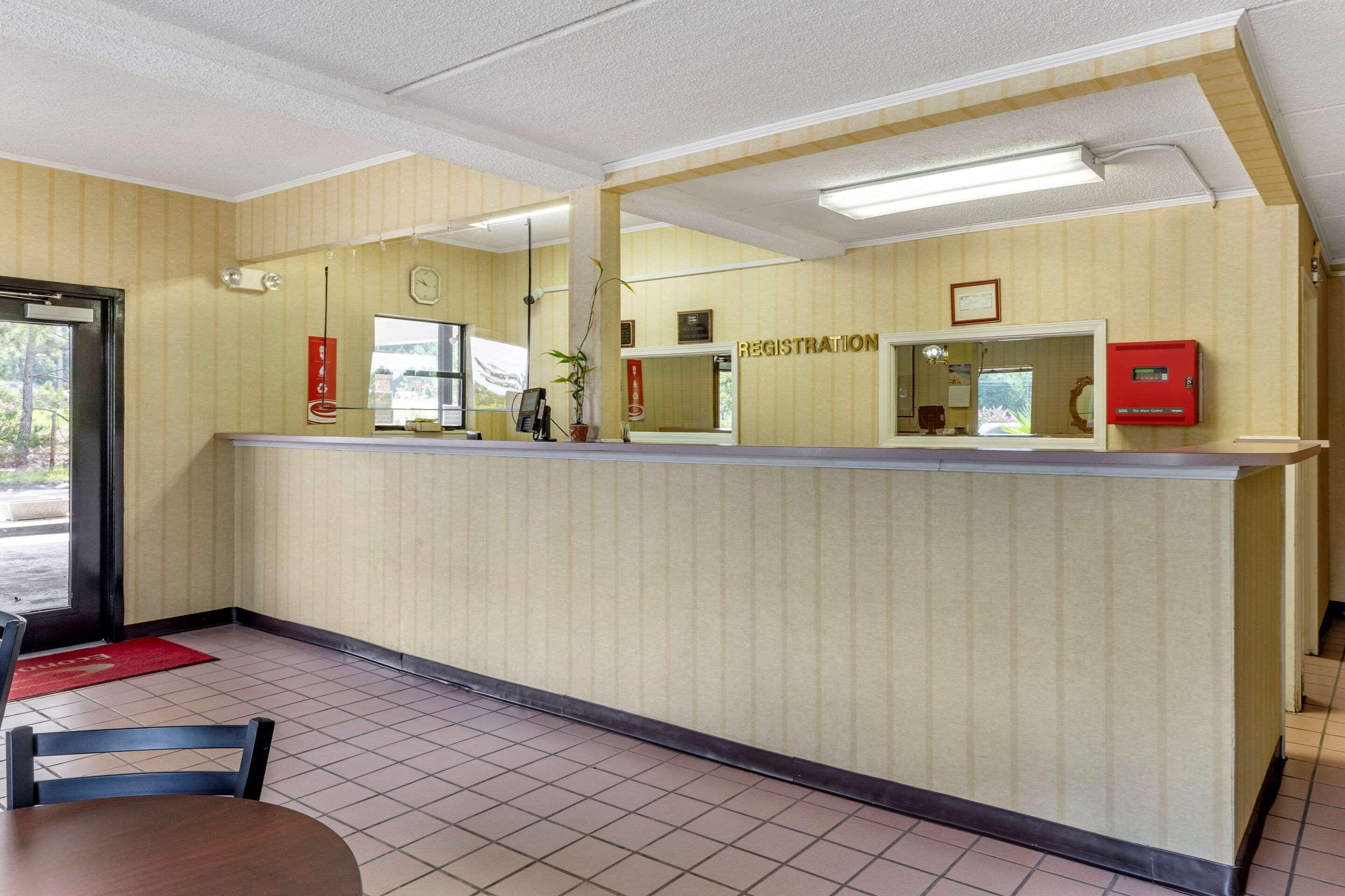 Econo Lodge Inn & Suites Lugoff Exterior photo