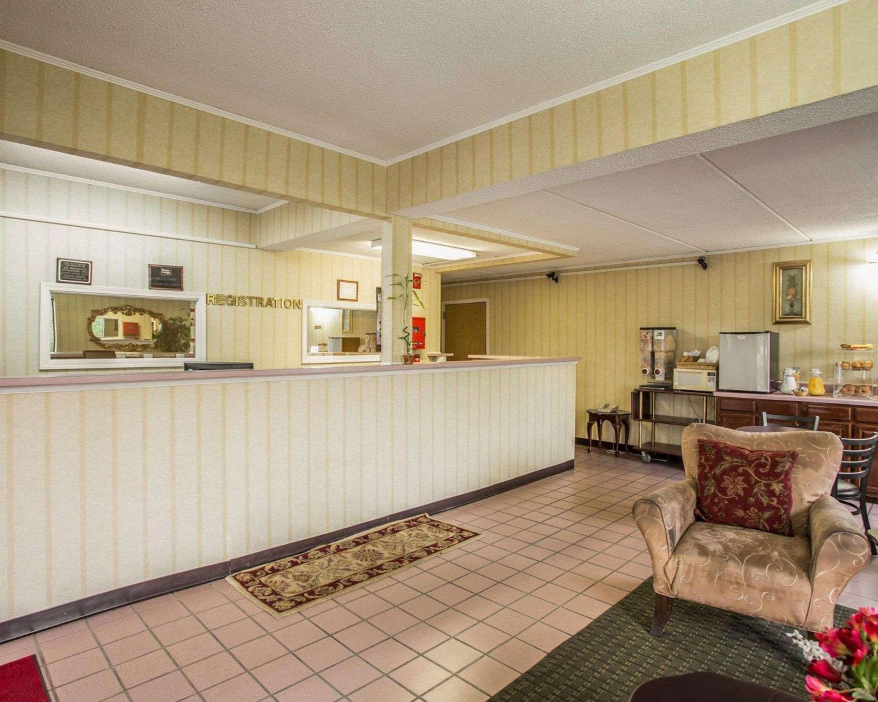 Econo Lodge Inn & Suites Lugoff Exterior photo